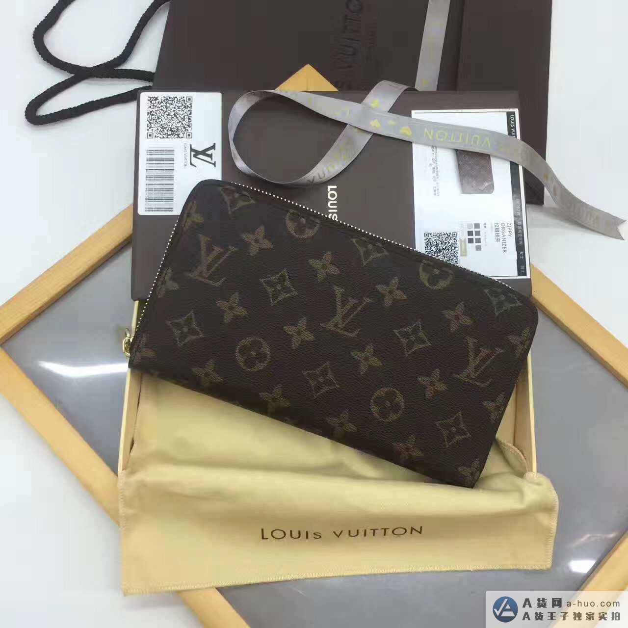 M60002原单男士lv竖款拉链帆布钱夹